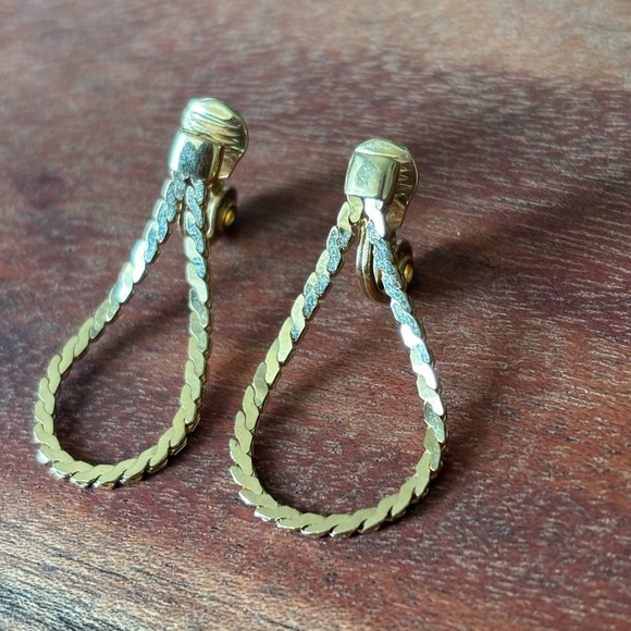 Gold Tone Chain Dangle Clip On Earrings by Monet - DAINTY & LIGHT - Picture 1 of 6